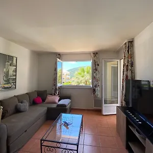 https://aux-issambres-appartement-dans-residence-avec-piscine.fr-provencehotel.com
